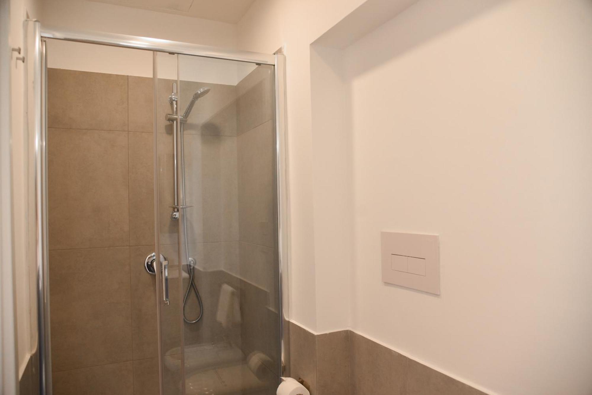 Downtown Umberto 74 Apartment เนเปิลส์ ภายนอก รูปภาพ