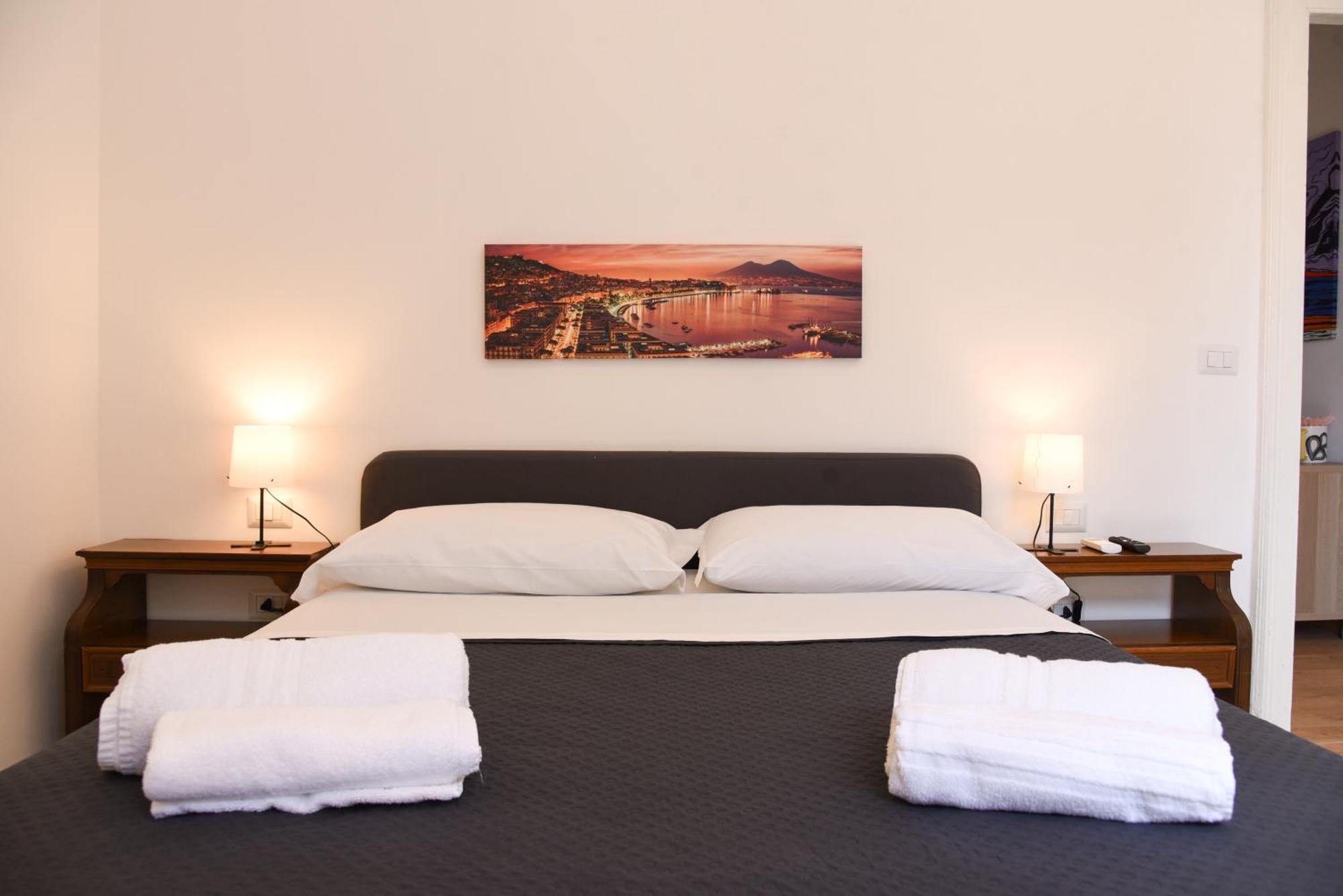 Downtown Umberto 74 Apartment เนเปิลส์ ภายนอก รูปภาพ