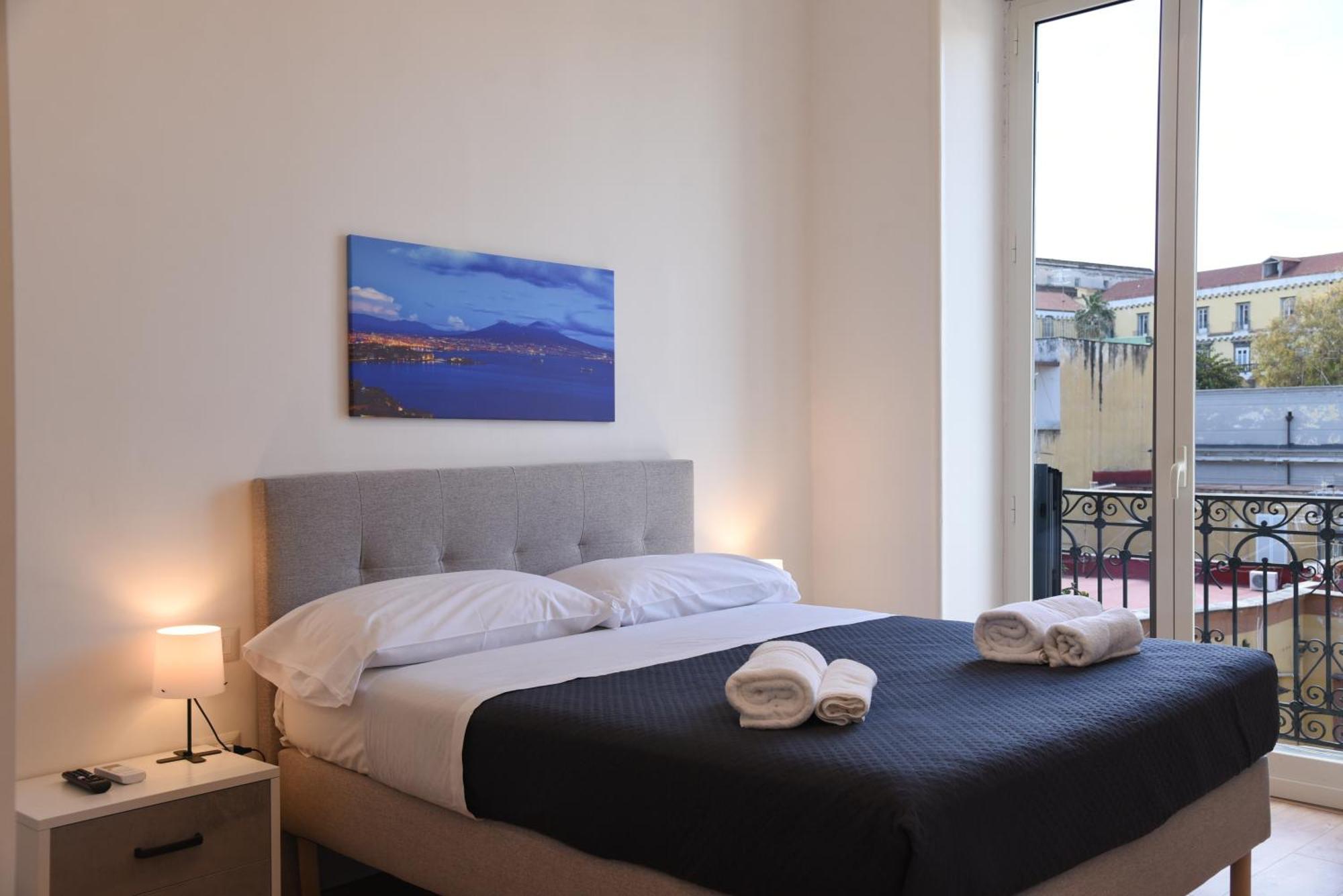 Downtown Umberto 74 Apartment เนเปิลส์ ภายนอก รูปภาพ